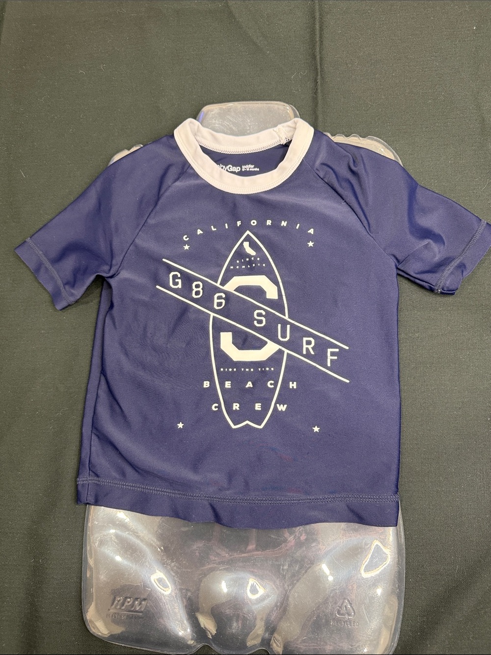GAP UPF50+ “CALIFORNIA BEACH CREW” RASH-GUARD SWIM NAVY SHORT SLEEVE TOP 12-18 M